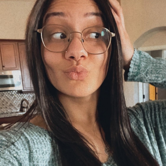 Meet your Posher, Danielle - Picture 4 of 7